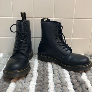 1460 smooth dr.martens